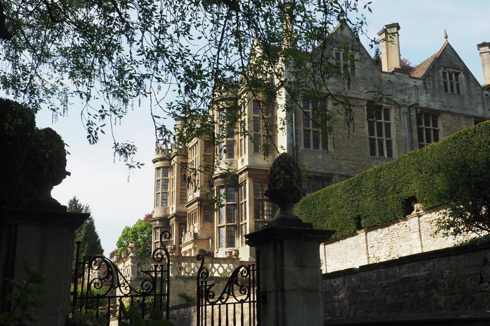 The Hall - Historic Grade I-Listed Jacobean Mansion 埃文河畔布拉德福 外观 照片